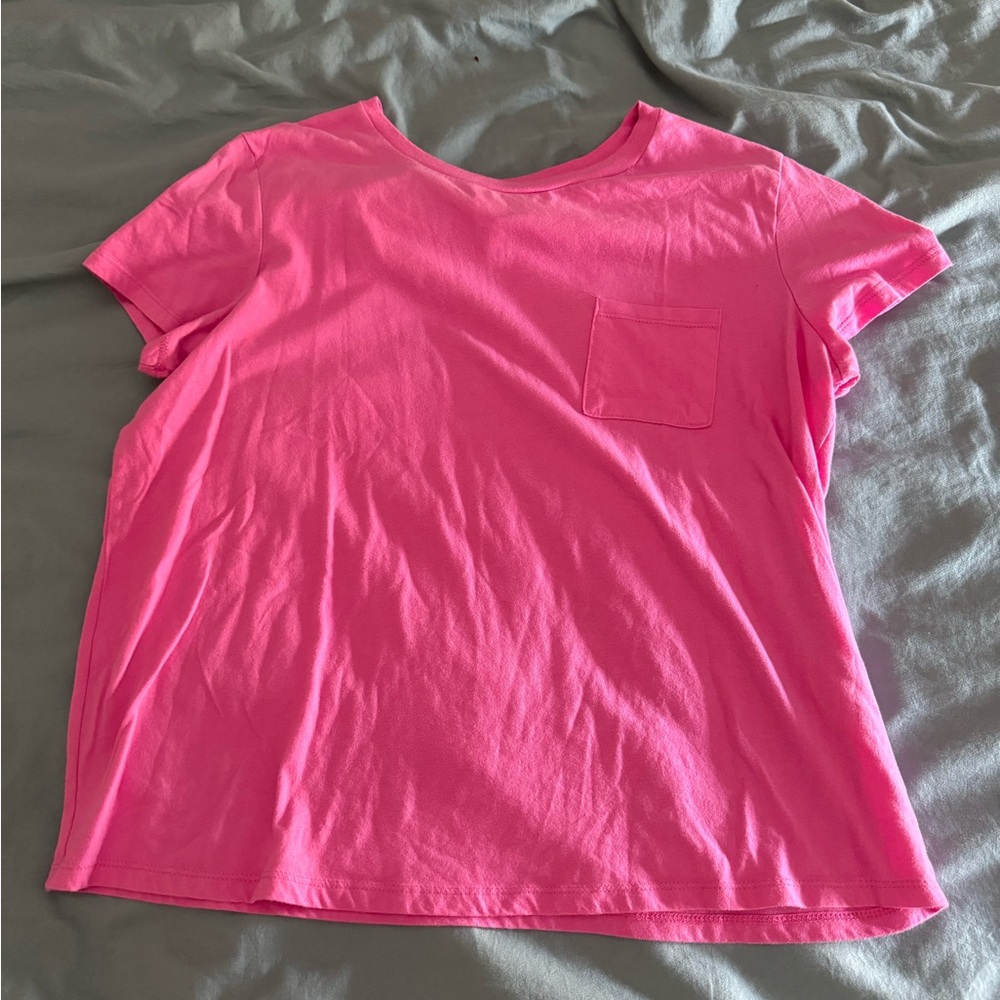 plain pink slightly cropped tee
